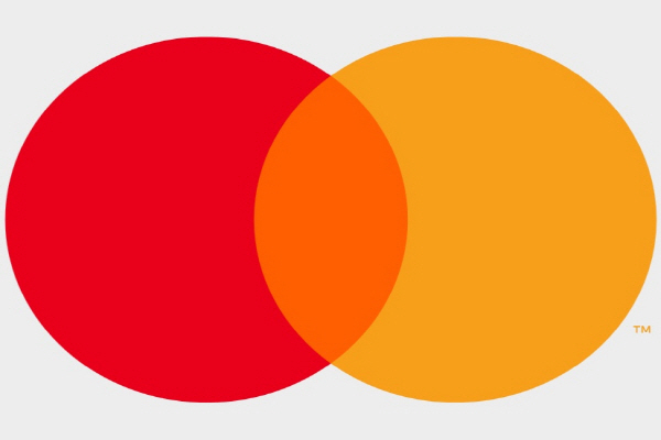 마스터카드는 기존 브랜드 마크에서 회사명인 영문 글자 ‘mastercard’를 없애고, 빨간색과 노란색 원형이 겹쳐진 자사의 심볼로만 구성된 새로운 브랜드 마크를 10일 공개했다.