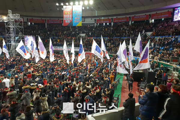 지난 8일, 서울 송파구 잠실학생체육관에서 진행된 KB국민은행 노조의 총파업 현장 모습.
