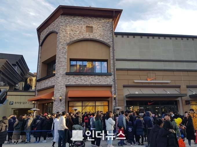 롯데 프리미엄 아울렛 이천점에 오픈한 ‘나이키 클리어런스 스토어(Nike Clearance Store)’. (사진 제공: 롯데백화점)