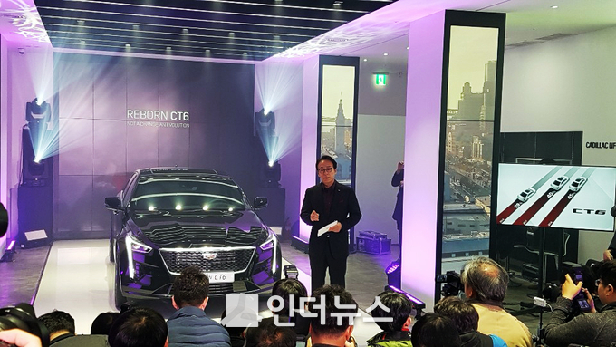 김영식 캐딜락코리아 대표가 11일 서울 강남구에 소재한 캐딜락하우스에서 신형 CT6를 소개하고 있다. <br>
Photo ⓒ 인더뉴스 | 박경보 기자