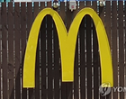 ‘스티커 갈이로 새 제품 둔갑’…맥도날드, 폐기 대상 식자재 사용 공식 사과