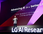 LG, 화학·디자인 활용 가능한 초거대 AI ‘엑사원 2.0’ 공개