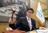 기준금리 2.75→2.50로…이창용 “금리인하폭 더 커질수도”