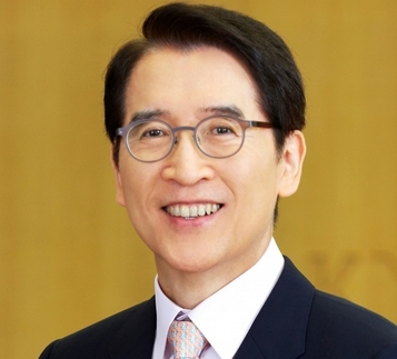 [C-레벨터치] 신창재 교보생명 의장 “100년 영속기업…생명보험의 이웃사랑 바르게 실천”