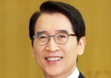 [C-레벨터치] 신창재 교보생명 의장 “100년 영속기업…생명보험의 이웃사랑 바르게 실천”