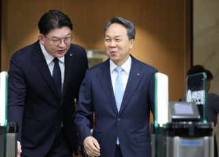 진옥동 회장 새 화두는 ‘질적성장’…신한라이프·신한자산운용 CEO 교체