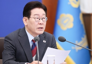 이 대통령 “100조 안정 프로그램 신속 집행…시세교란 같은 범죄행위 차단”