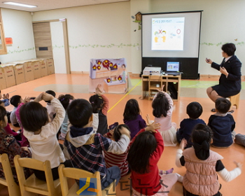 마포구 현서초등학교 병설유치원에서 재난안전교육이 진행되고 있는 모습.