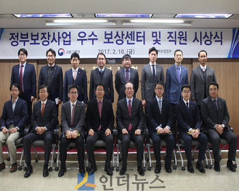 국토교통부(장관 강호인)와 손해보험협회(회장 장남식)는 ‘정부보장사업 우수 보상센터 및 직원 시상식’을 개최했다고 10일 밝혔다.