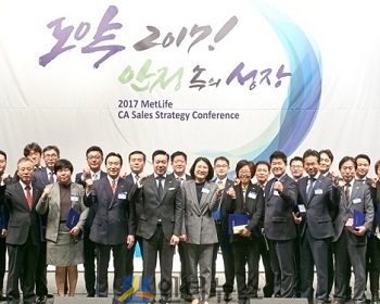 메트라이프생명(사장 데미언 그린)은 올 해 영업 전략 목표인 ‘안정 속의 성장’의 일환으로 재무설계사 육성 프로그램을 본격적으로 전개한다고 15일 밝혔다.