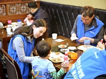 알리안츠생명(대표이사 사장 요스 라우어리어)은 소속 임직원 19명이 지난 20일 ‘나눔의 날’을 맞아 청운보육원(서울시 동작구 상도동) 아이들과 함께 놀이 봉사활동을 진행했다고 21일 밝혔다.