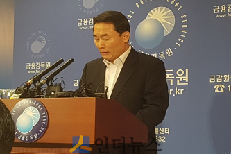 권순찬 금융감독원 부원장보(사진)가 10일 오전, 자동차보험료 할증 제도 개선 관련 브리핑을 하고 있다.