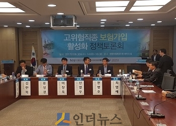 보험연구원(원장 한기정)은 30일 국회의원회관에서 더불어민주당 소속 민병두 국회의원실, 금융감독원과 공동으로 ‘고위험직종 보험가입 활성화’ 정책토론회를 개최했다.