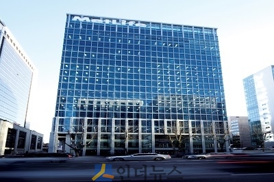 메트라이프생명(사장 데미언 그린)은 매주 금요일과 하절기에만 제한적으로 운영해오던 자율 근무복장 제도를 연중 상시로 확대 추진한다고 15일 밝혔다.
