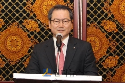 성대규 보험개발원 원장이 1일 열린 기자간담회에서 인사말을 하고 있다.