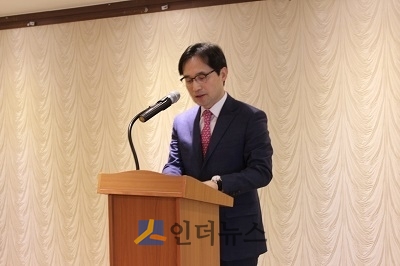 한기정 보험연구원장이 22일 여의도에서 열린 기자간담회에서 인사말을 하고 있다.