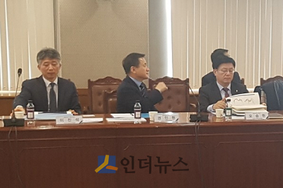 (왼쪽부터) 이진석 금감원 은행감독국장, 권인원 금감원 부원장, 오승원 금감원 부원장보.