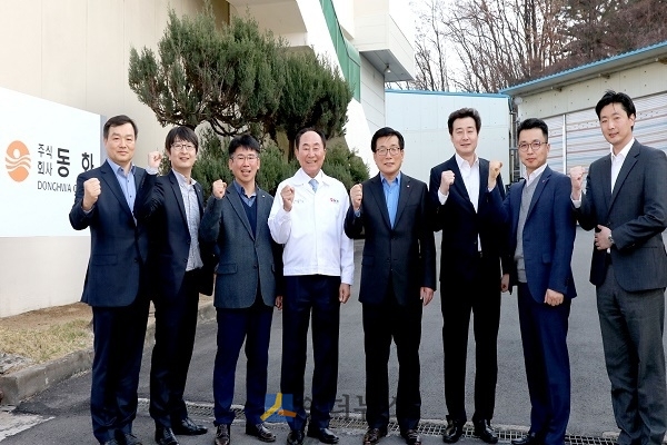 이영호 롯데푸드 대표이사(왼쪽에서 다섯번째)는 지난 14일 파트너사 동화를 직접 방문하고 상생협력 방안을 논의했다.