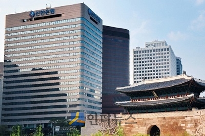 신한은행(은행장 위성호)은 2000억원 규모의 상각형 조건부자본증권(이하 후순위채)를 발행한다고 15일 밝혔다.