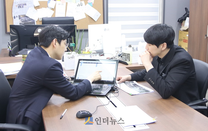 왼쪽부터 이주광·김병훈 공동대표.