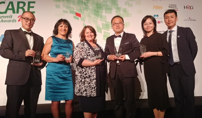 CJ제일제당 안전경영담당 전명우 부장(우측에서 세번째)이 미국 시카고에서 열린 '2018 Duty of Care Awards'에서 대상을 수상한 글로벌 기업 담당자들과 함께 기념 촬영을 하고 있다.