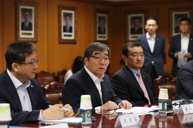 윤석헌 금융감독원장은 금융기관 내부통제 관리를 위해 TF를 구성하고 9월부터 혁신방안을 마련할 계획이다.(이미지 출처 : 금융감독원)