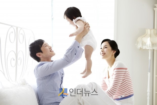 시중은행들이 다자녀 가구나 임신부 등에 각종 혜택을 더한 금융상품들을 선보이고 있다. (이미지출처: 게티이미지뱅크)