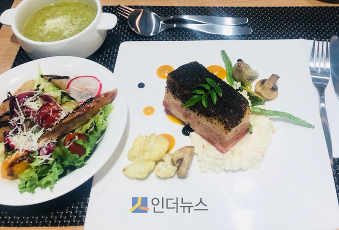 통베이컨 스테이크.