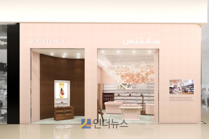 이마트는 오는 22일 사우디아라비아의 쇼핑몰 ‘알 낙힐 몰(Al Nakheel Mall)’ 1층에 20평(66m2) 규모의 센텐스 사우디 1호점을 개점한다.
