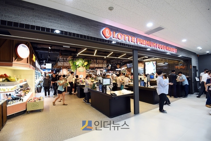 9일 롯데슈퍼에 따르면 강남구 일원동에 영업면적 881제곱미터(약 267평) 규모의 ‘롯데 프리미엄 푸드마켓’ 일원점(6호)을 오픈했다. 