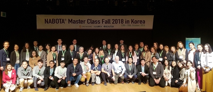 대웅제약 ‘NMC Fall 2018 in Korea’ 본사 강의 후 단체 기념사진 촬영 모습.