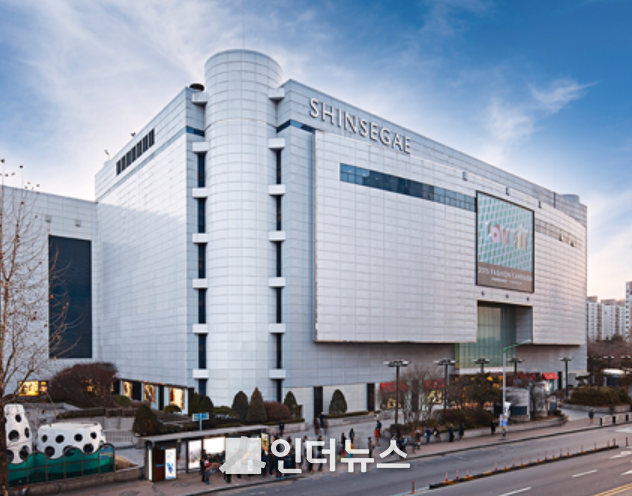 신세계백화점 인천점. 내년 초부터 롯데백화점 인천점으로 바뀌게 된다.