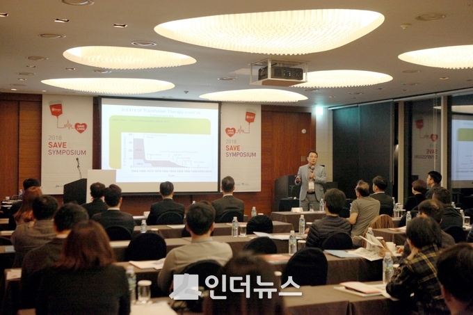 ‘2018 SAVE 심포지움’에서 설명하고 있는 박종훈 고대안암병원 교수.