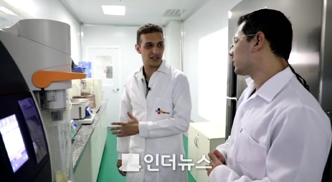 브라질 삐라시까바 공장에서 CJ브라질 직원들 모습.