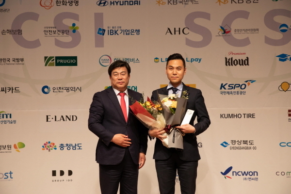 KB손해보험은 지난 22일 한국언론진흥재단 국제회의실에서 열린 ‘제11회 대한민국 인터넷소통대상’에서 인터넷소통분야 손해보험부문 대상을 수상했다고 23일 밝혔다.