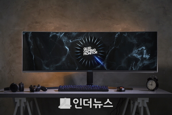 게임 최적화 기능을 지원하는 삼성전자의 ’CRG9’. (사진 제공 : 삼성전자)