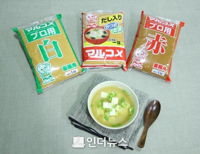 마루코메의 대표 제품 3종 이미지. 왼쪽부터 프로시로 미소된장, 잇큐상 미소된장, 프로아카 미소된장. (사진제공 : CJ프레시웨이)