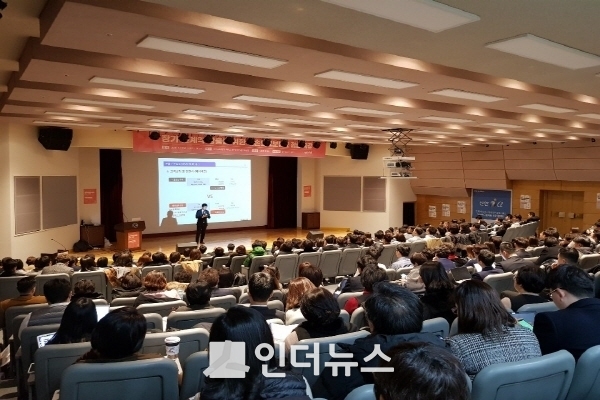 21일 오후, 신한금융투자 본사에서 열린 실손의료보험료 점검 특강에서 오명진 다다익선 대표가 강의를 진행하고 있다.(사진: 김현우 기자)
