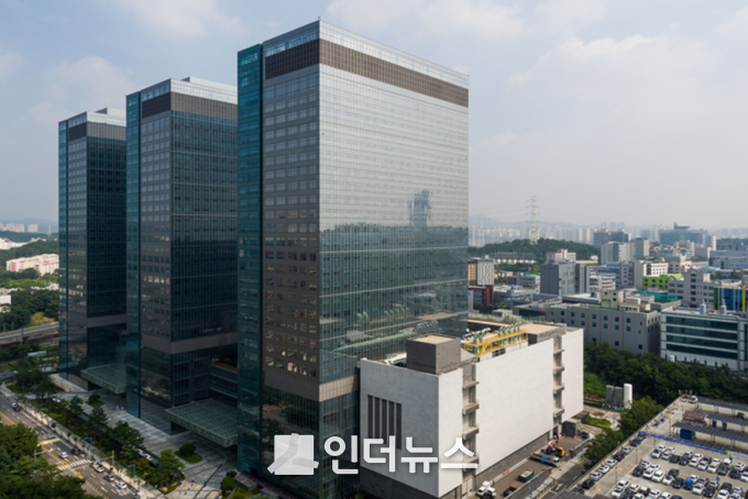 삼성전자 부품 연구동(DSR, Device Solutions Reseach 빌딩) 인 세 쌍둥이 건물. (사진제공 : 삼성전자)