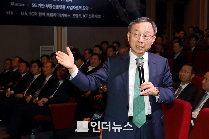 KT그룹이 경기도 성남시 분당사옥 대강당에서 열린 ‘2019년 그룹사 경영전략 데이’를 개최했다. 황장규 KT회장이 모두발언하는 모습. (Photo@KT)