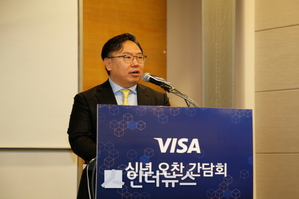 패트릭 윤(Patrick Yoon) 비자코리아 사장이 13일, 대한상공회의소에서 열린 비자 신년 오찬 간담회에서 비자의 현황과 비전에 대해 발표하고 있다. Photo @ 비자코리아
