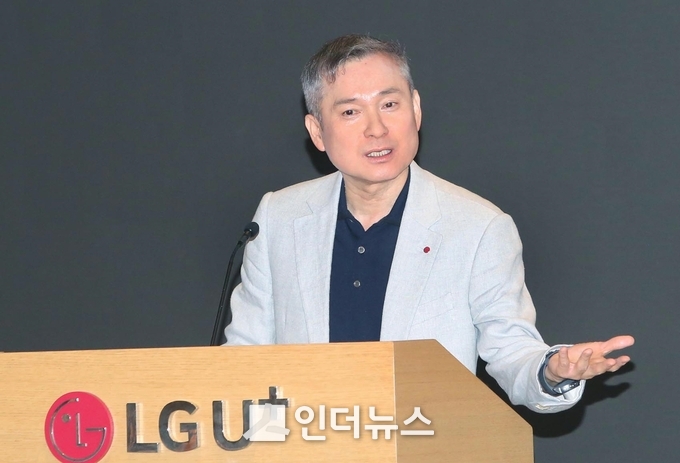 LG유플러스(부회장 하현회)는 CJ ENM(대표 허민회)이 보유한 케이블TV 업체 CJ헬로 지분 53.92% 중 일부를 인수하기로 이사회에서 14일 의결했다. Photo @ LG유플러스