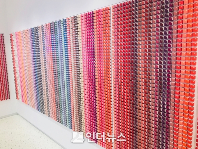 이마트 색조 화장품 전문 브랜드 스톤브릭의 1호 홍대 매장. Photo ⓒ 인더뉴스ㅣ권지영 기자