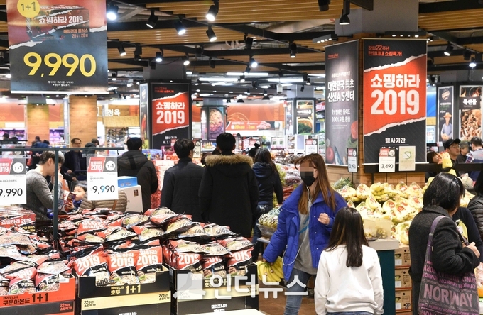 홈플러스는 ‘쇼핑하라 2019’ 행사를 시작한 1일부터 3일까지 점포 방문객수가 평소 주말보다 13% 증가했다고 5일 밝혔다. Photo@ 홈플러스