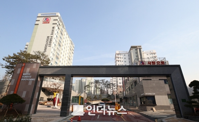 부영주택의 공공임대아파트 위례 포레스트 사랑으로 입구 전경. Photo @ 부영주택 