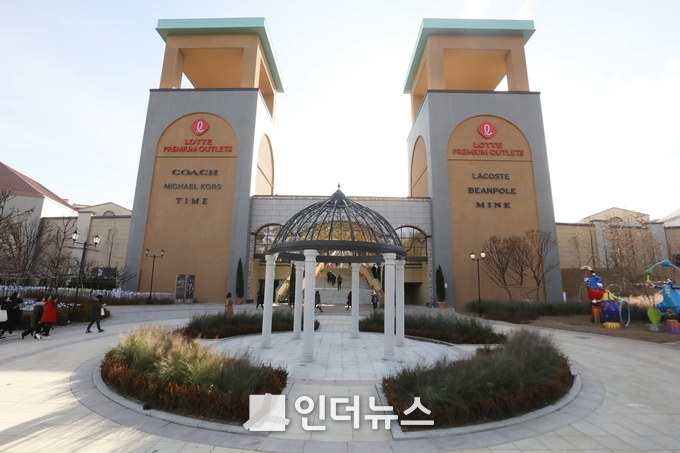 롯데는 경기도 용인시 기흥에 지난 18년 12월 6일 오픈한 ‘롯데프리미엄아울렛 기흥점’이 오픈 100일간 1000억 매출을 돌파했다고 14일 밝혔다. Photo@ 롯데쇼핑