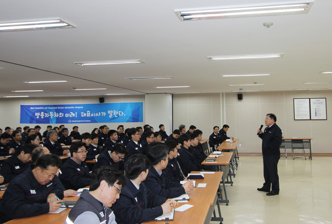 예병태 쌍용자동차 신임 대표이사 사장이 지난 2일 팀장급 대상 CEO 간담회를 열고 있다. Photo @ 쌍용자동차