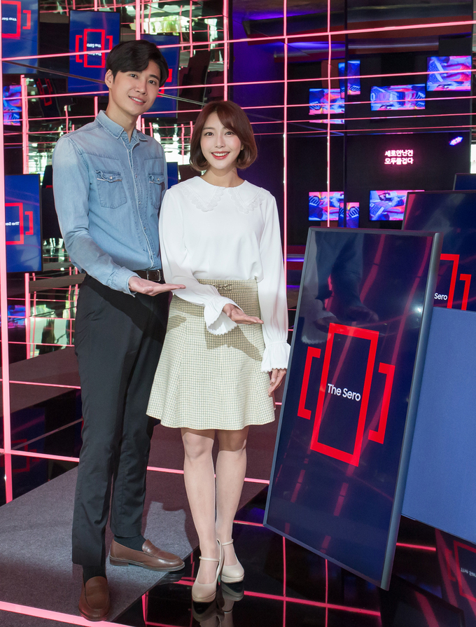삼성전자 세로형 TV ‘더 세로(The Sero)‘. Photo @ 삼성전자