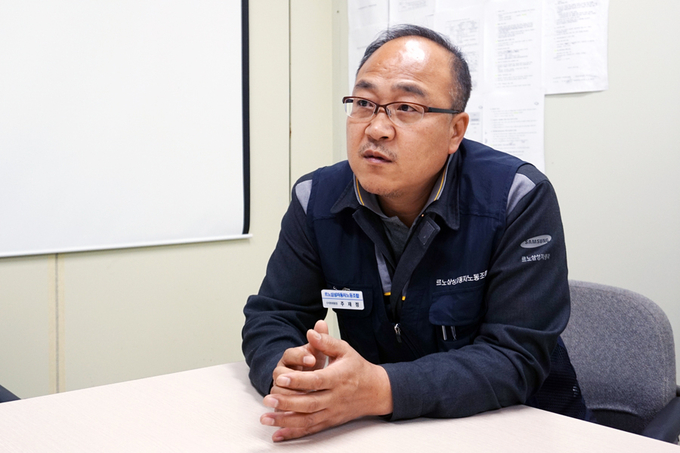 주재정 르노삼성자동차 노동조합 수석부위원장이 지난 26일 노조사무실에서 인더뉴스와 만나 인터뷰를 하고 있다. Photo ⓒ 인더뉴스 | 박경보 기자