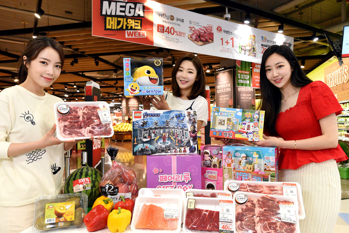홈플러스가 가정의 달을 맞아 ‘메가위크(MEGA WEEK)’ 프로모션을 연닥. Photo @ 홈플러스